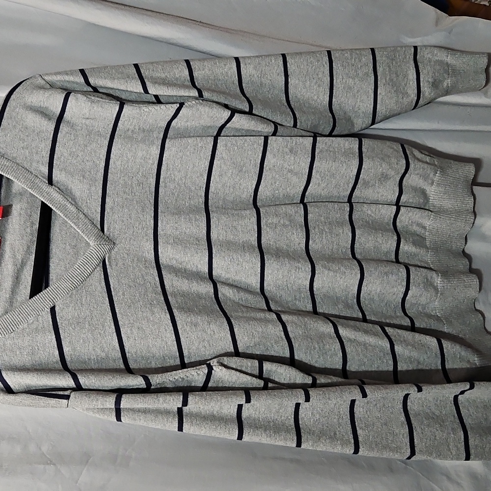 Izod Men's Light Gray V-Neck Sweater with Stripes